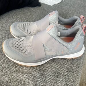 Tiem cycling/spin shoes size 10